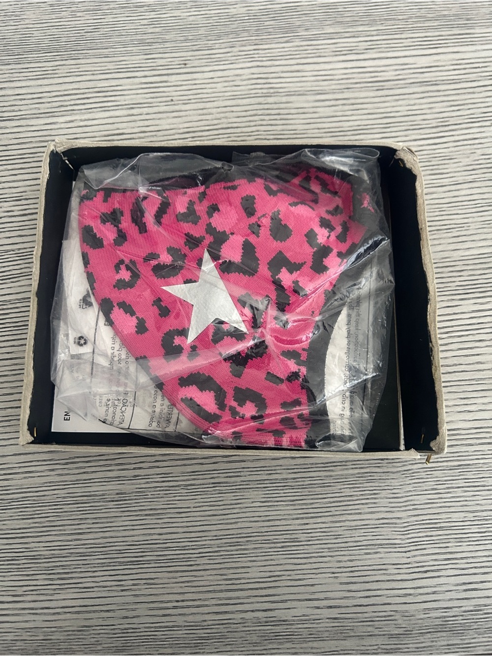 Golden Goose Leopard Print Pink Face mask with blue star one size NIB - Picture 4 of 4